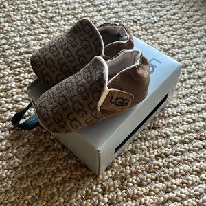 Ugg Roos Unisex Bootie size 2-3 (6-12 months)